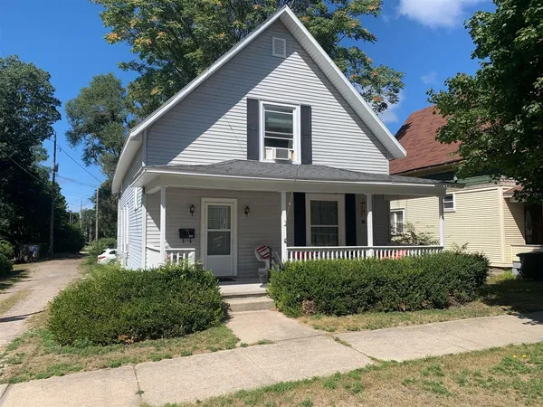 $232,500 | 506 South Washington Avenue, Ludington, MI 49431