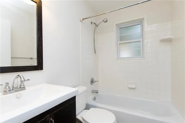 $1,650 | 3660 Peachtree Road Northeast, Unit J5, Atlanta, GA 30319