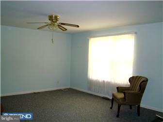 150 Cedar Brook Road Sicklerville, NJ 08081 - Photo 9 of 12 Living Room
