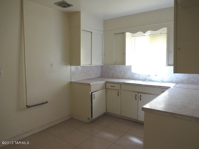 1427 East Alvord Road Tucson, AZ 85706 - Photo 9 of 21