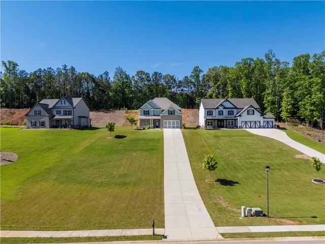 a view of house with garden