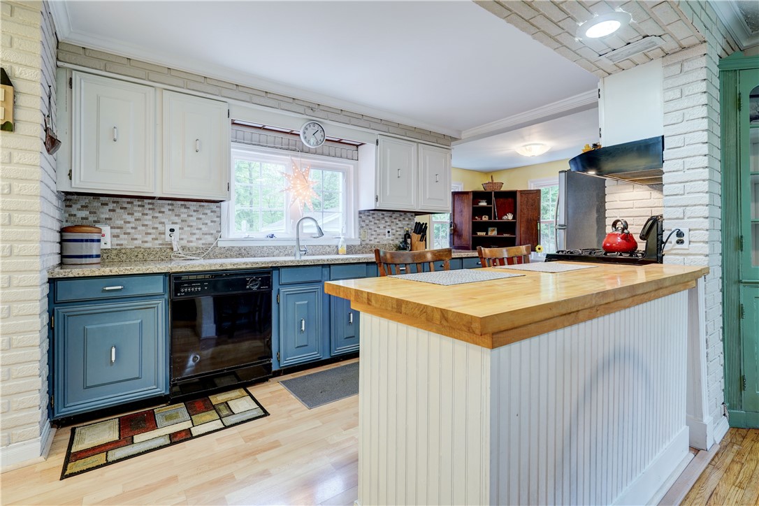 95 Brook Road Pittsford, NY 14534 - Photo 7 of 46