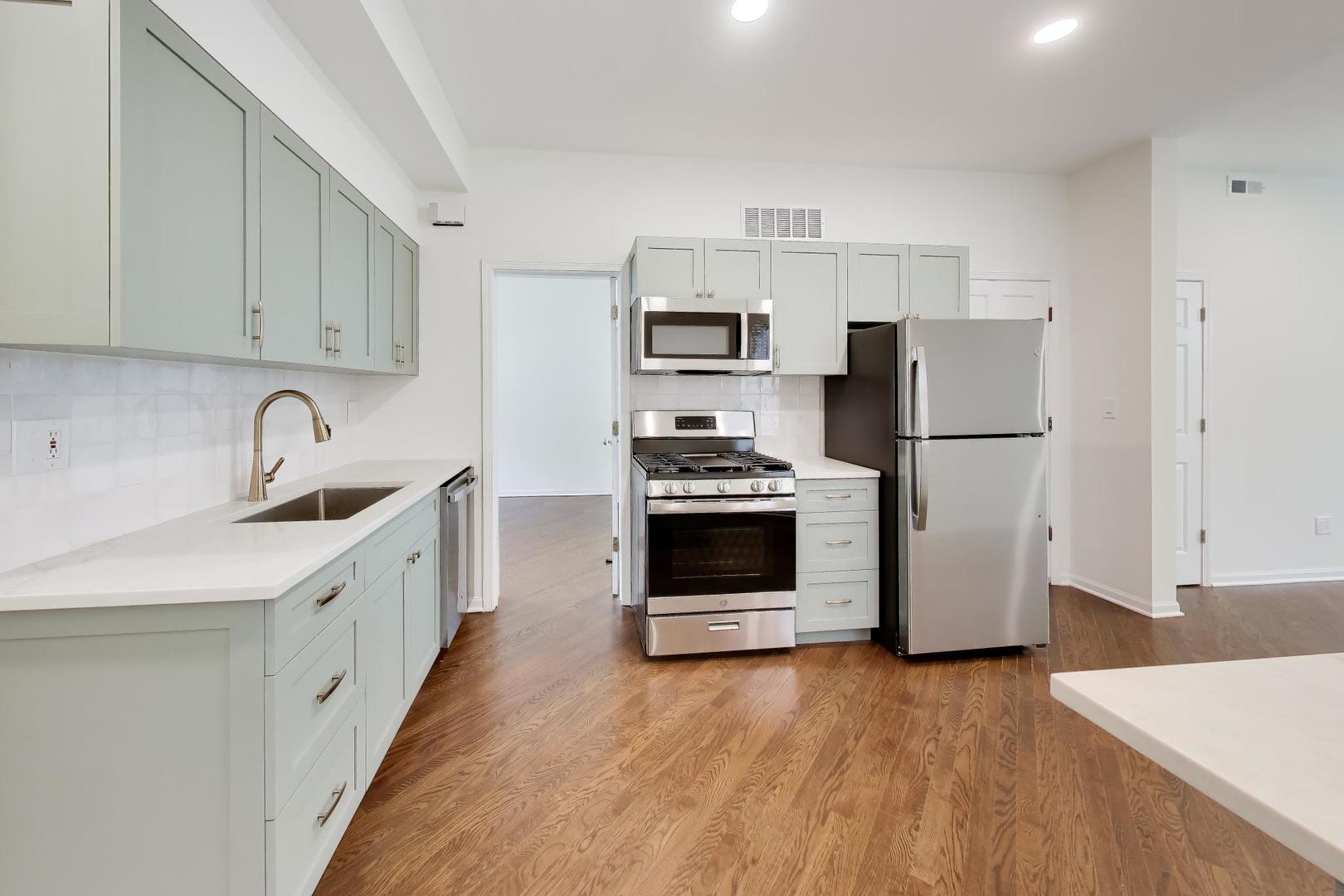3308 North Racine Avenue, Unit 2 Chicago, IL 60657 - Photo 4 of 14