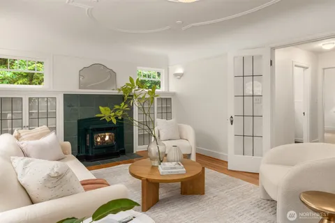 $1,098,000 | 14864 Sivertson Road Northeast, Bainbridge Island, WA 98110