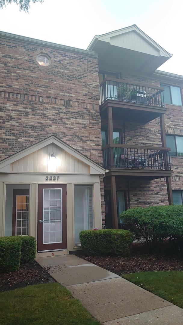 2227 West Nichols Road, Unit E Arlington Heights, IL 60004 - Photo 2 of 20 Gallery Image 2