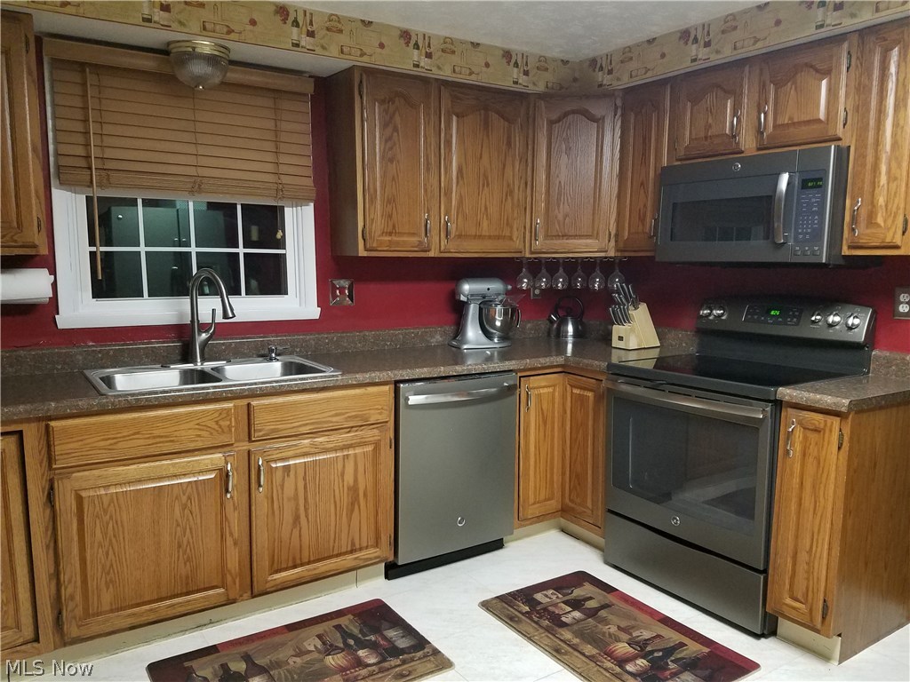 7674 Raglan Drive Northeast Warren, OH 44484 - Photo 8 of 21 Gallery Image 8