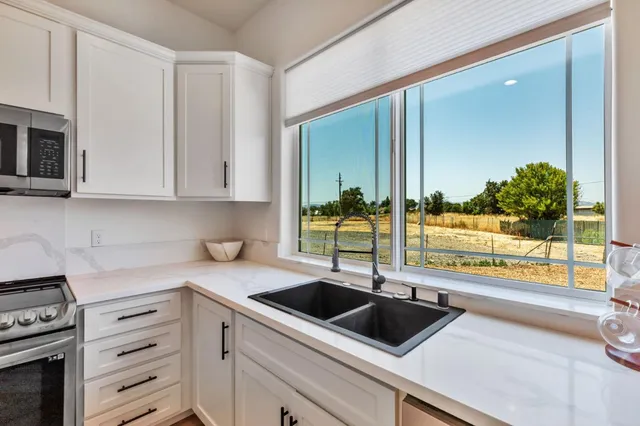 $3,399,999 | 10055 Foothill Avenue, Gilroy, CA 95020