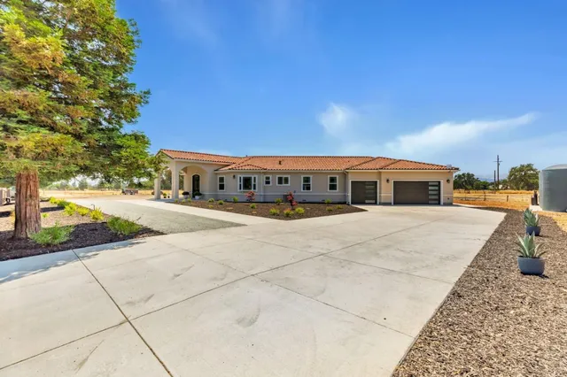 $3,399,999 | 10055 Foothill Avenue, Gilroy, CA 95020