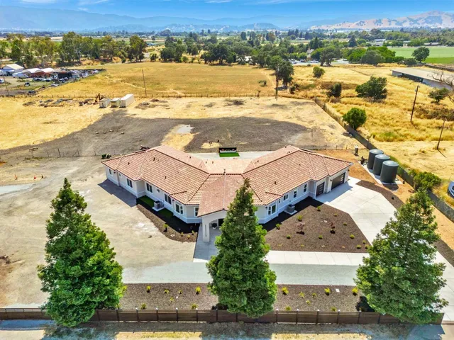 $3,399,999 | 10055 Foothill Avenue, Gilroy, CA 95020