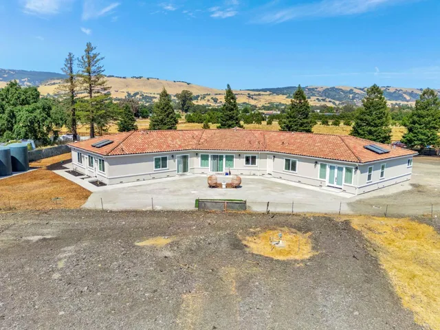 $3,399,999 | 10055 Foothill Avenue, Gilroy, CA 95020