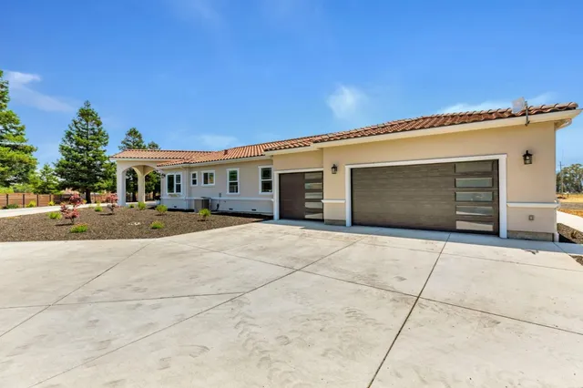 $3,399,999 | 10055 Foothill Avenue, Gilroy, CA 95020