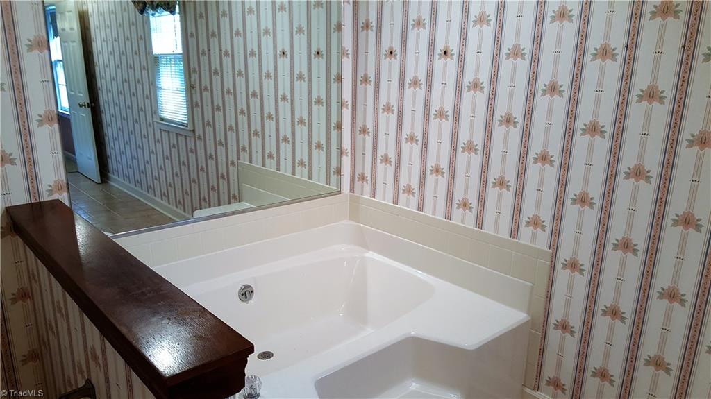308 Cutty Sark Road Winston-Salem, NC 27103 - Photo 16 of 23 Gallery Image 16
