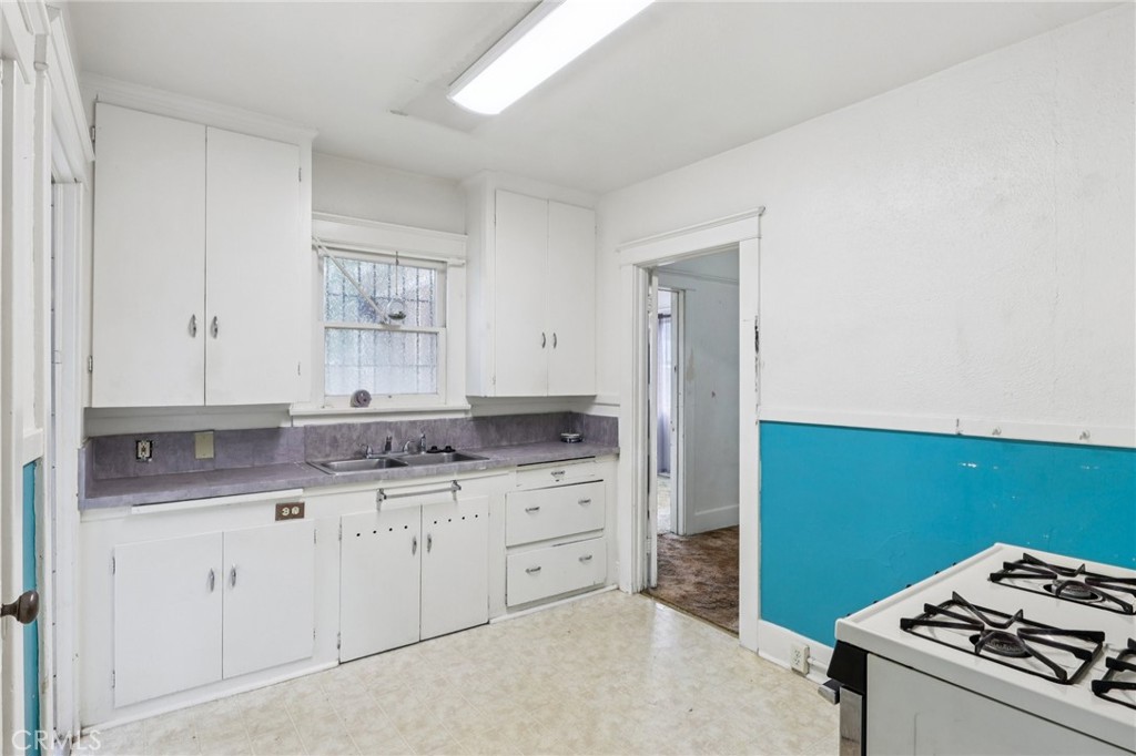 220 South State Street Hemet, CA 92543 - Photo 8 of 19