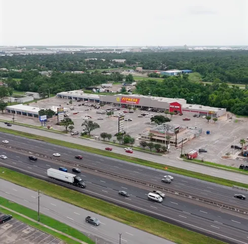 an aerial view of a tennis court