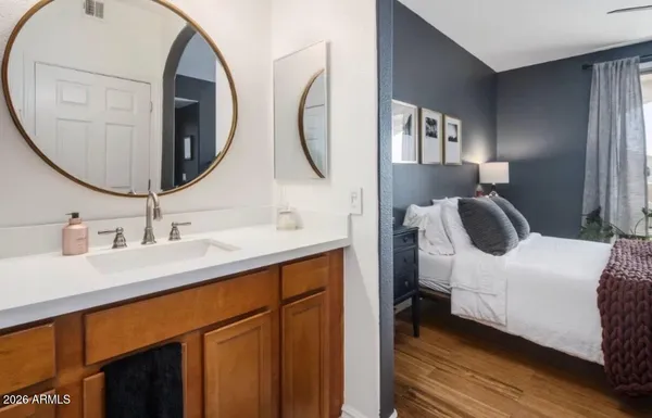 a en suite bathroom with a mirror and bathtub