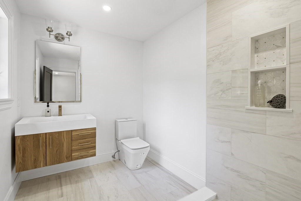 5 Colchester Road Weston, MA 02493 - Photo 27 of 42