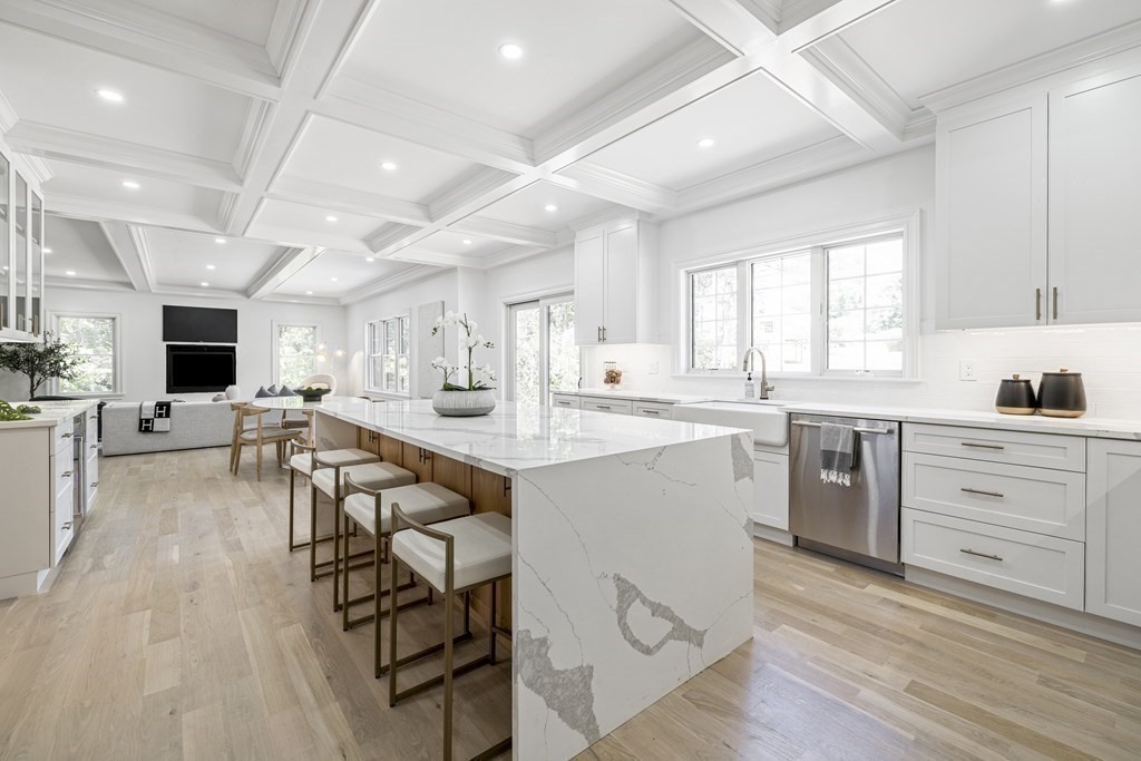 5 Colchester Road Weston, MA 02493 - Photo 4 of 42