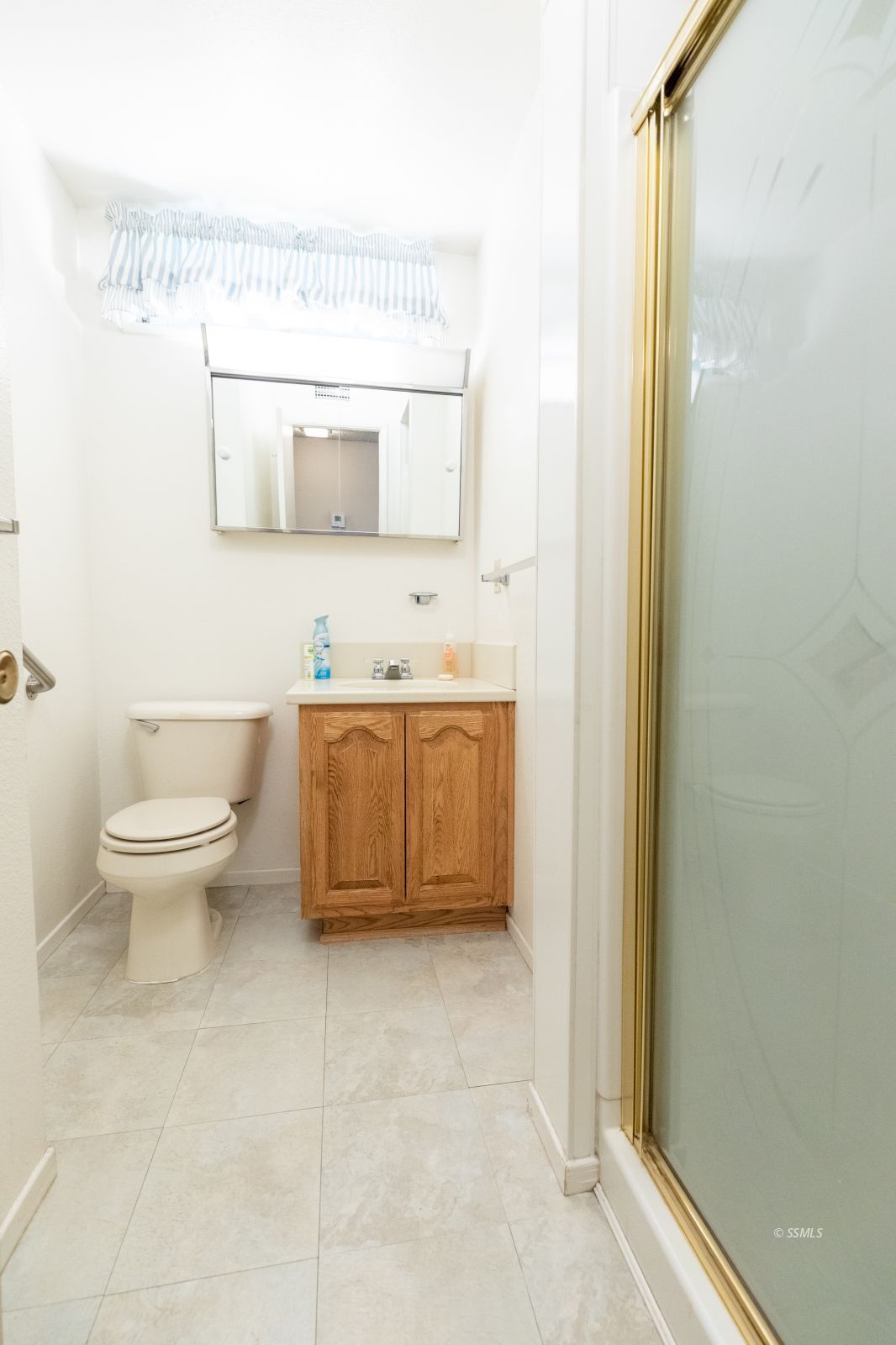 1125 South Norma Street Ridgecrest, CA 93555 - Photo 27 of 34 a bathroom with a toilet a sink and mirror