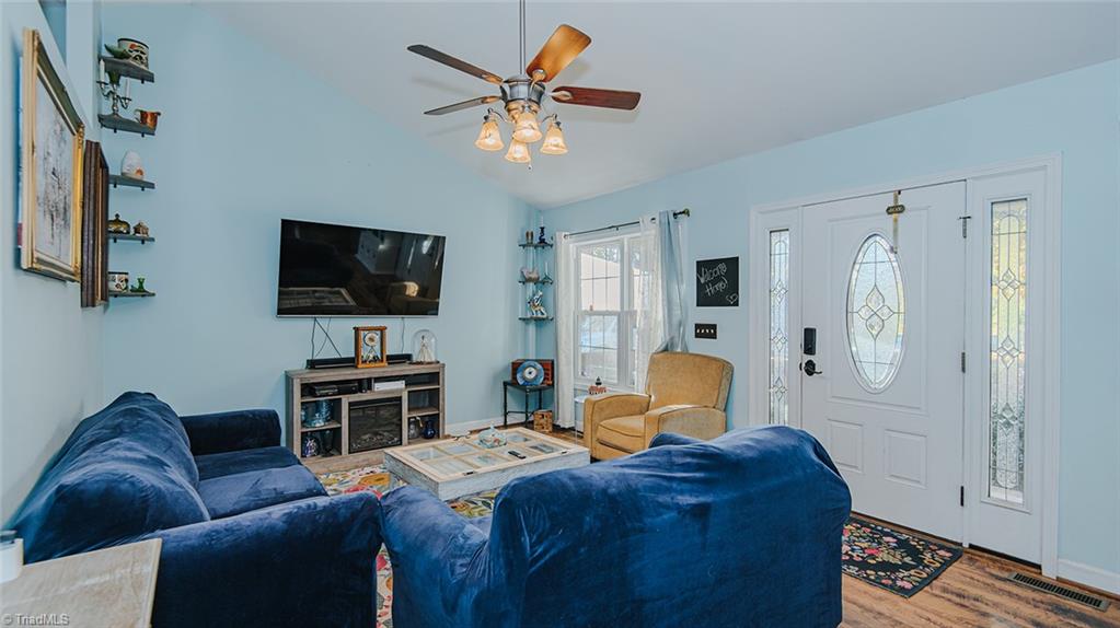 2389 Davis Road Haw River, NC 27258 - Photo 6 of 30 LIVING ROOM