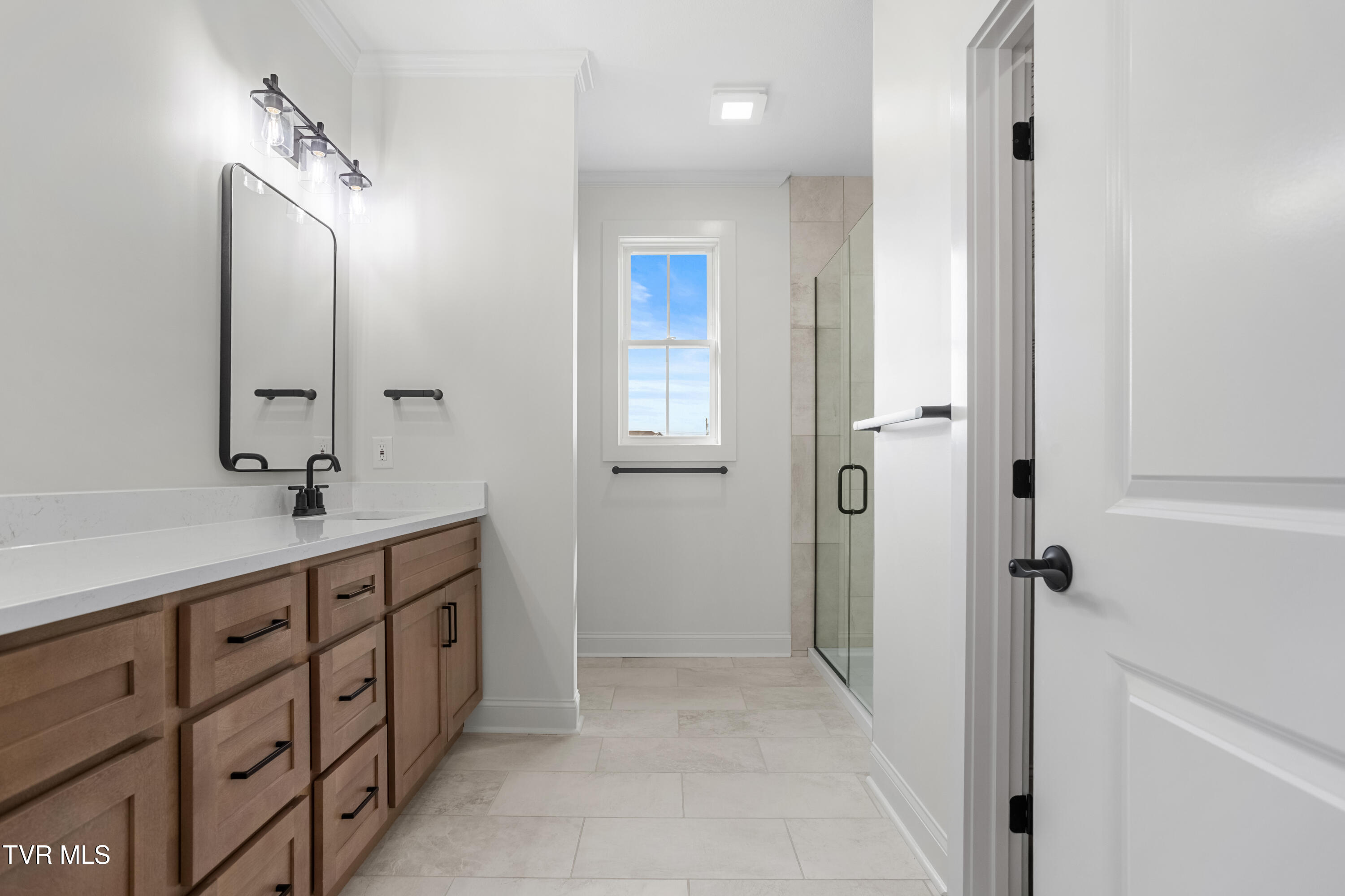 826 Hairetown Road Jonesborough, TN 37659 - Photo 23 of 37 Owners Suite Bath room