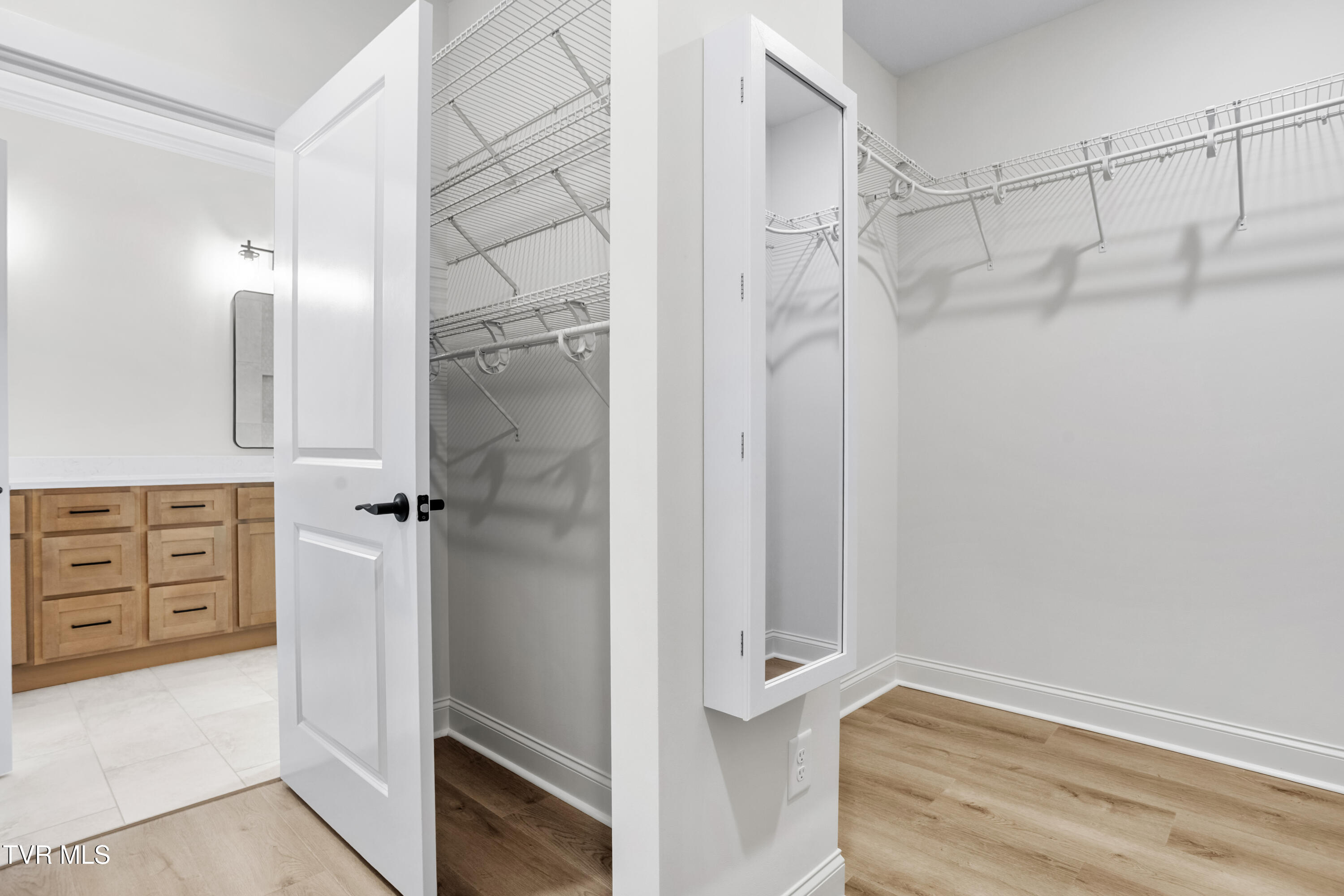 826 Hairetown Road Jonesborough, TN 37659 - Photo 29 of 37 Jewlery Box : Mirror