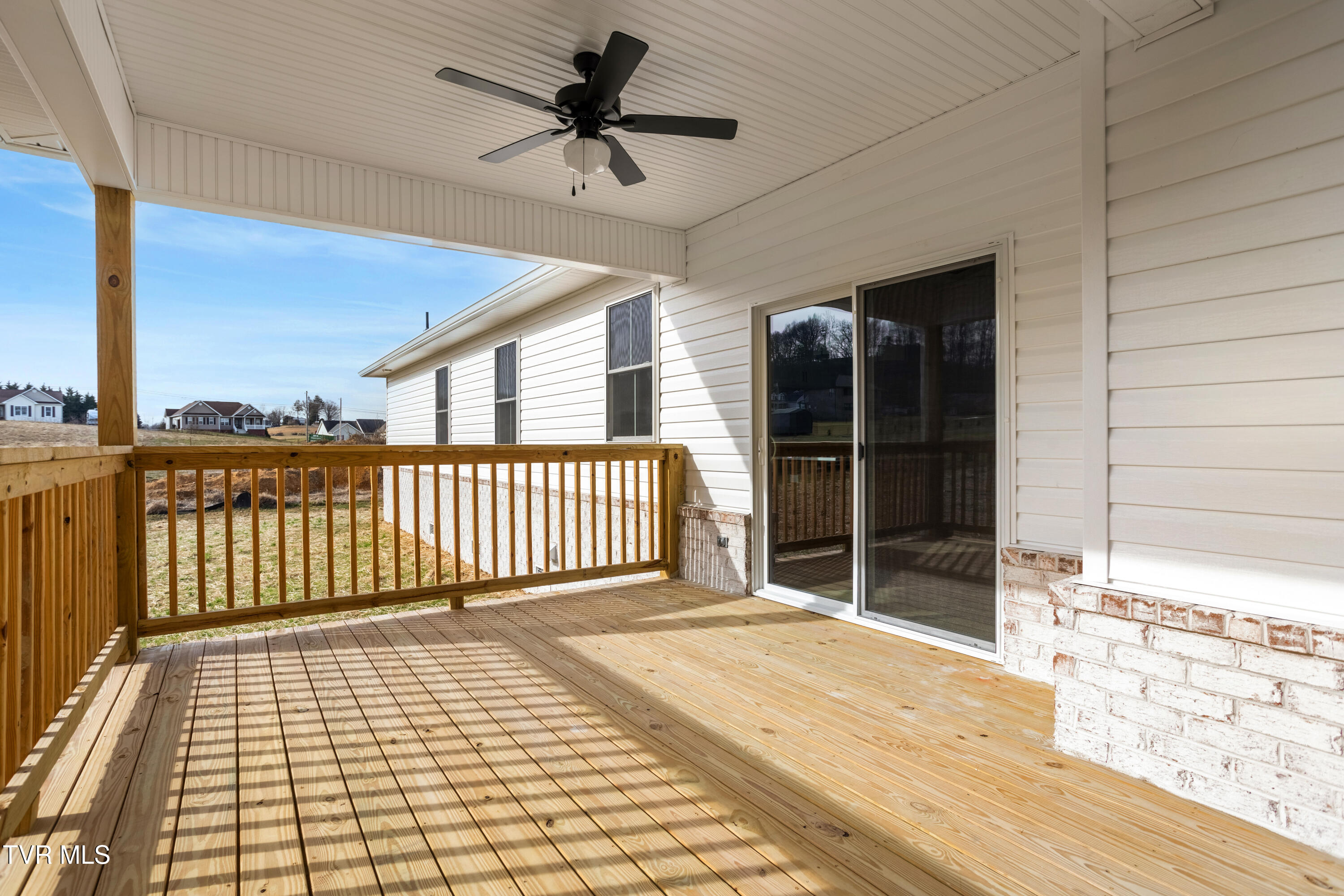 826 Hairetown Road Jonesborough, TN 37659 - Photo 31 of 37 Back deck