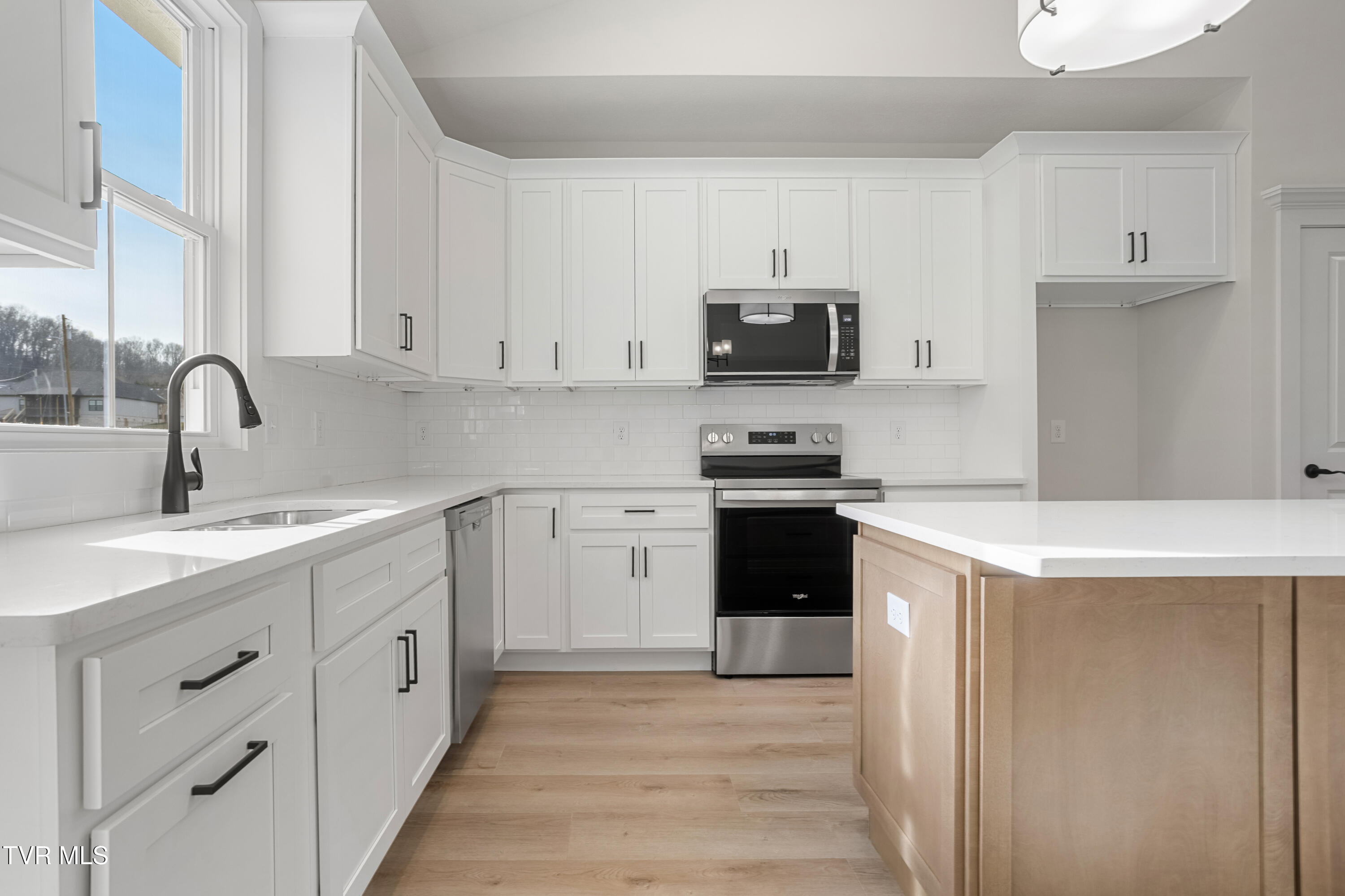 826 Hairetown Road Jonesborough, TN 37659 - Photo 7 of 37 Kitchen with Quart Countertops