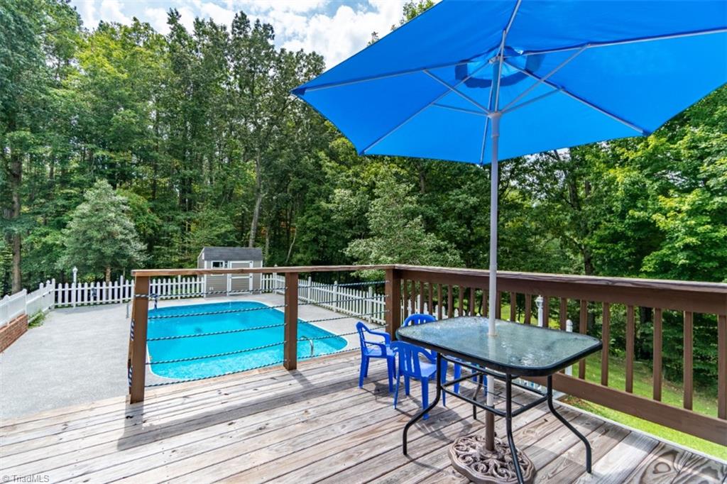 136 Hartgrove Road King, NC 27021 - Photo 8 of 32