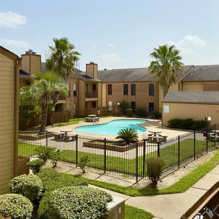 $147,000 | 16111 Aspenglenn Drive, Unit 208, Houston, TX 77084