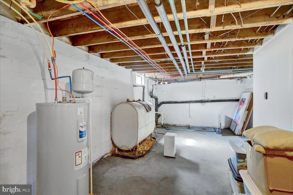 367 Waters Road York, PA 17403 - Photo 24 of 31 a utility room with dryer and washer