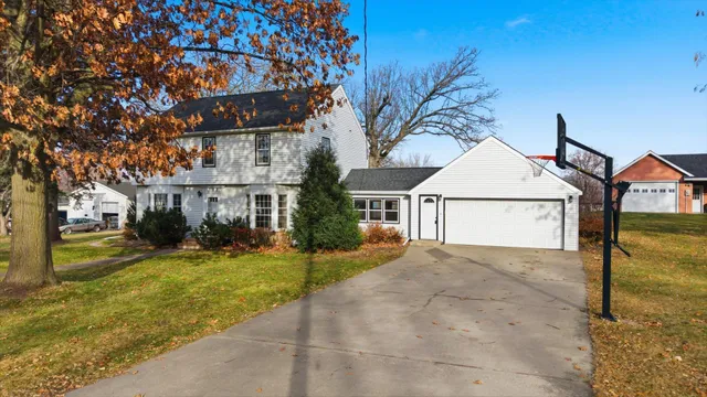 $270,000 | 752 2nd Street North, Brownton, MN 55312