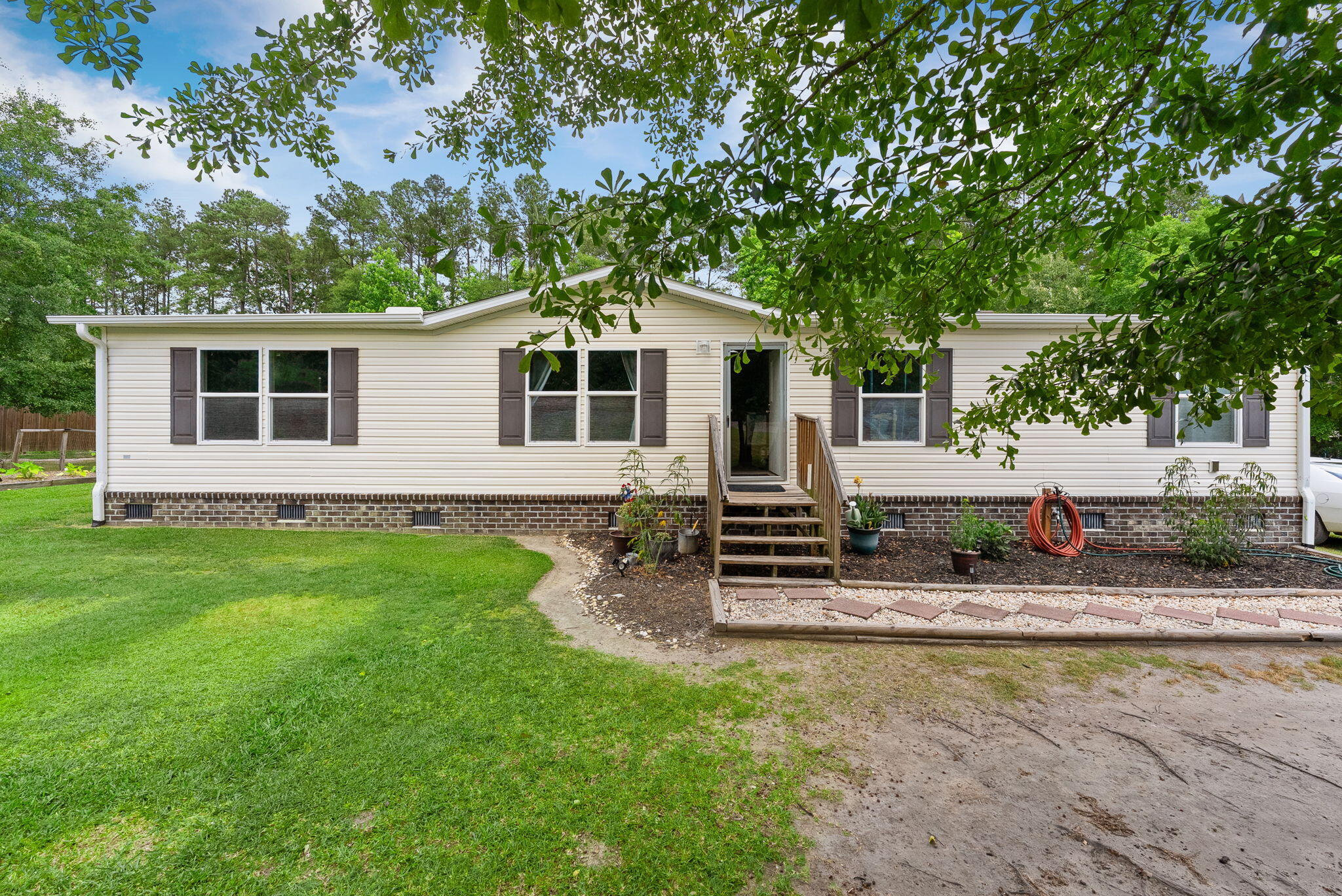 602 Calm Cor Way Moncks Corner, SC 29461 - Photo 2 of 41 1-web-or-mls-BARCLAY MEDIA CO.-27