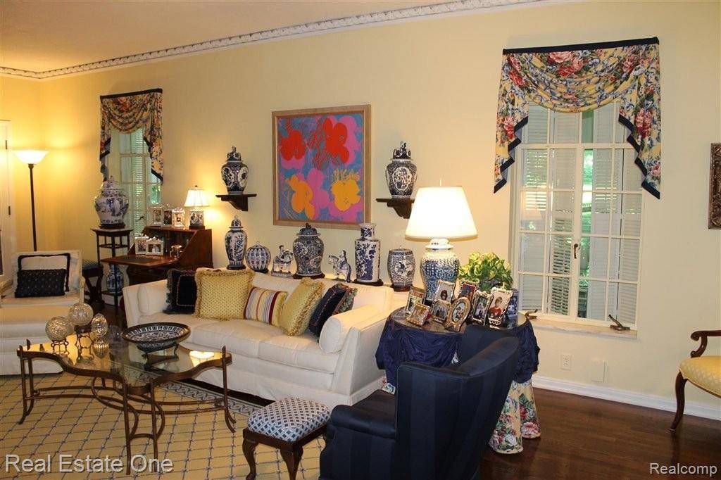 4540 Walnut Lake Road Bloomfield Hills, MI 48301 - Photo 6 of 24 img_8328 (Large).jpg