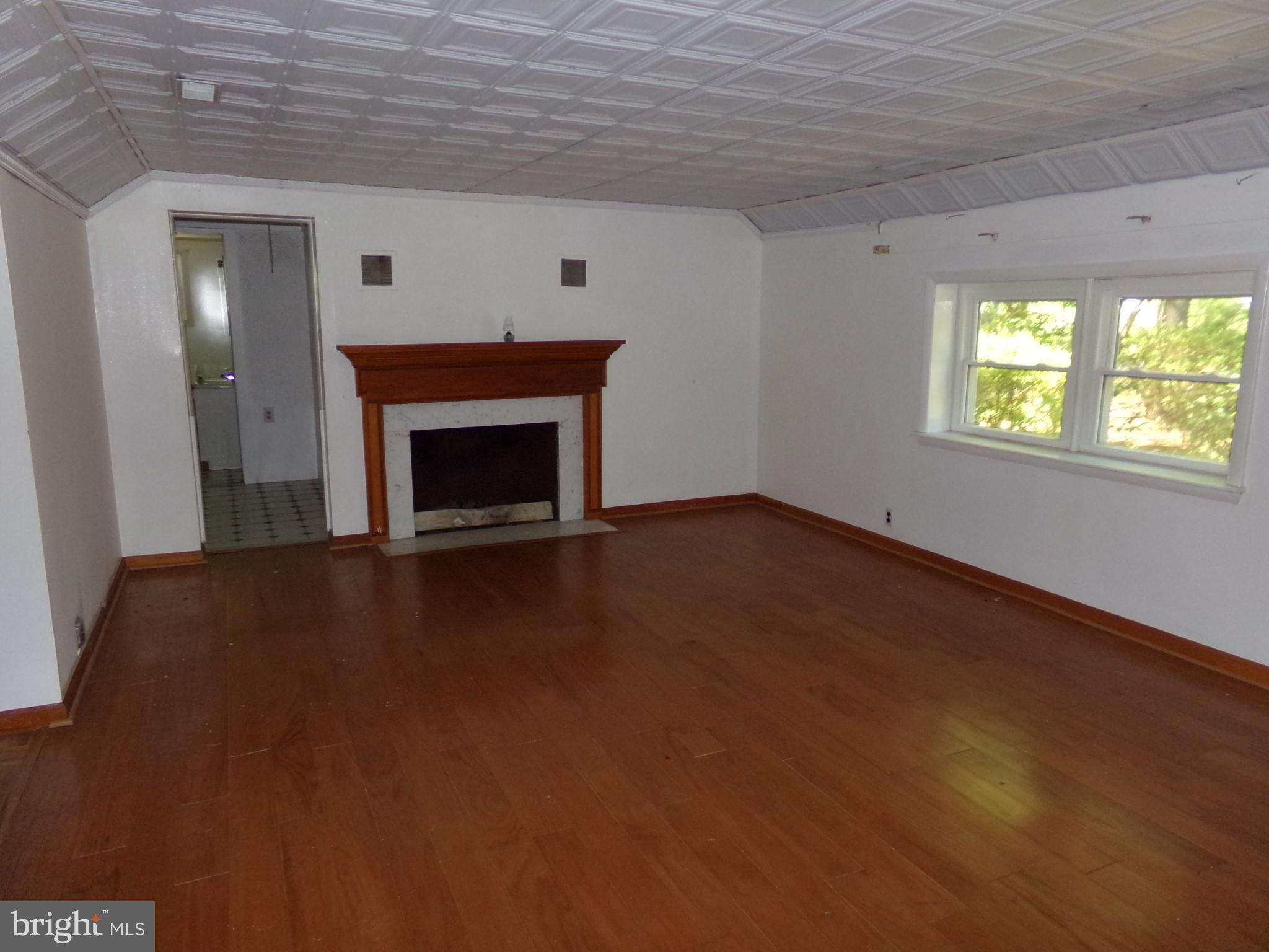 120 Iris Road Millville, NJ 08332 - Photo 2 of 16 Living Room