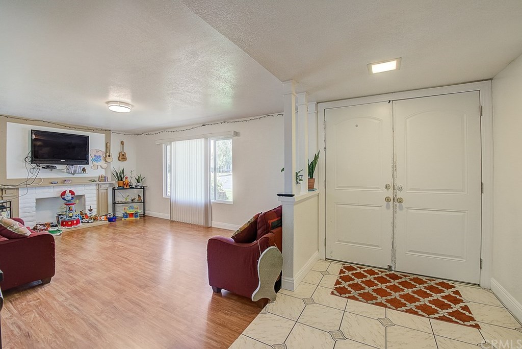 24700 Fourl Road Newhall, CA 91321 - Photo 7 of 59 Gallery Image 7