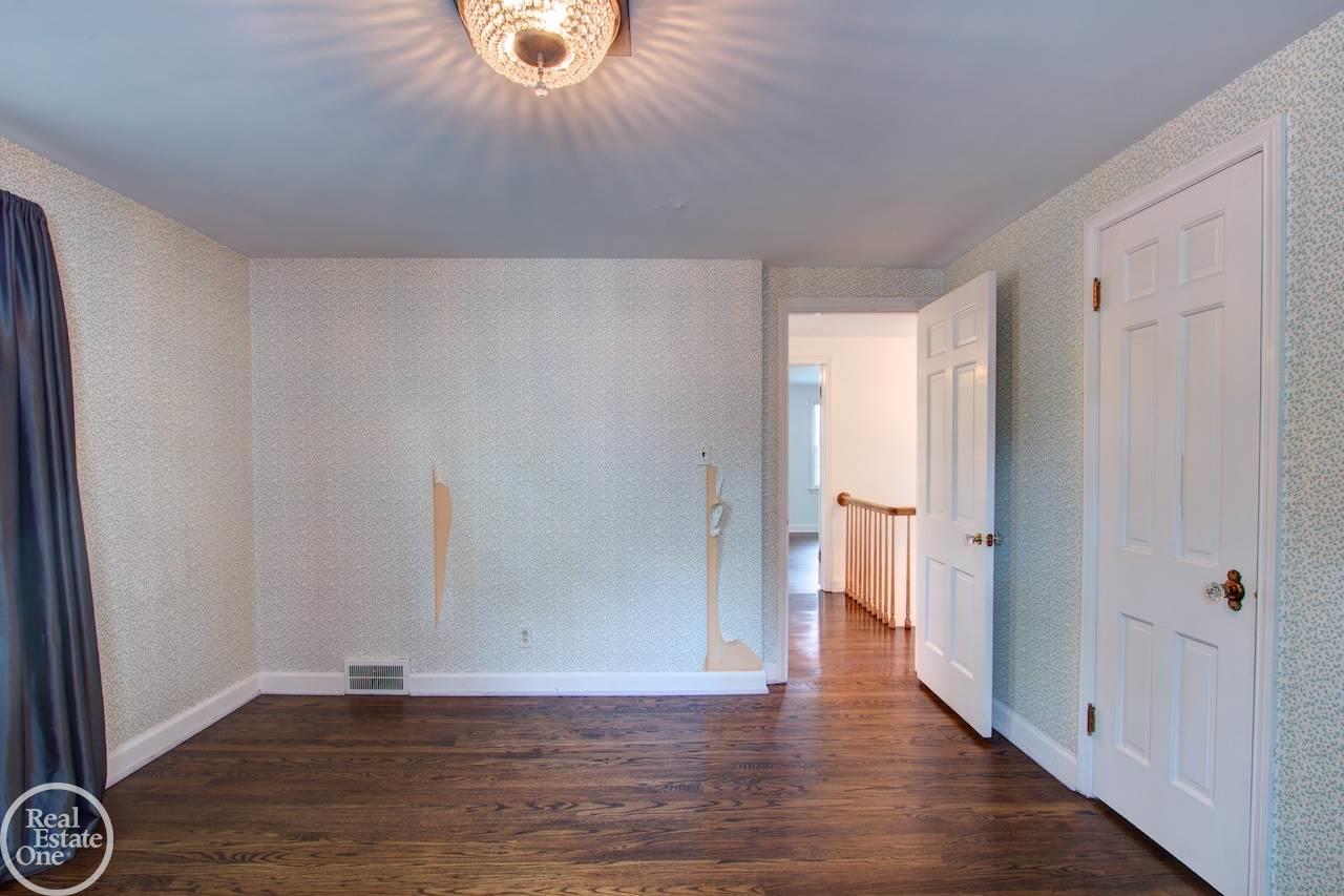 1716 Severn Road Grosse Pointe, MI 48236 - Photo 37 of 49 31354824-36.JPG