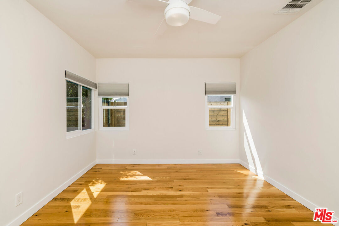 1215 North Avon Street Burbank, CA 91505 - Photo 15 of 37 a view of an empty room