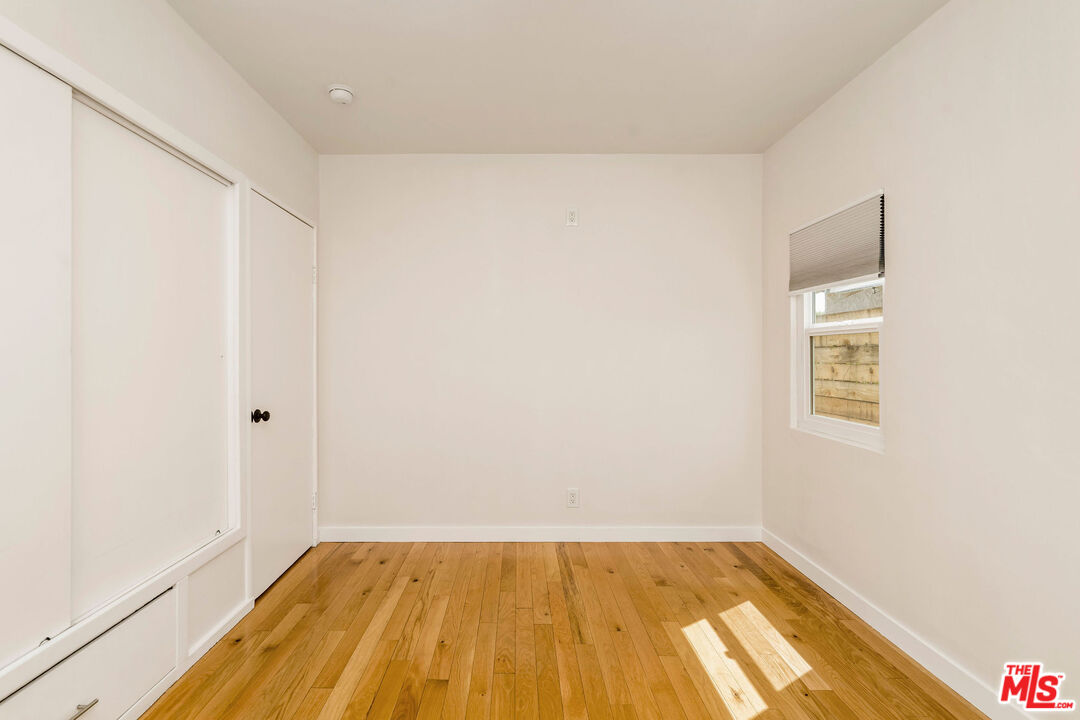 1215 North Avon Street Burbank, CA 91505 - Photo 17 of 37 a view of an empty room