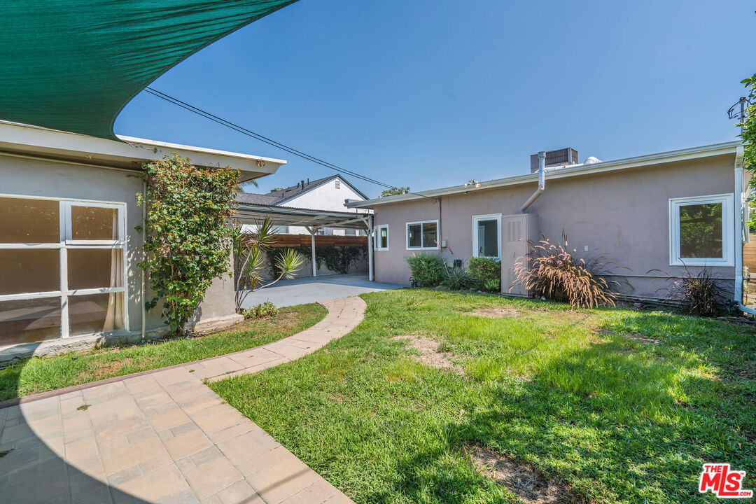 1215 North Avon Street Burbank, CA 91505 - Photo 21 of 37 a front view of a house with garden