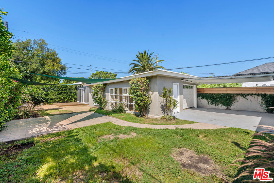 1215 North Avon Street Burbank, CA 91505 - Photo 22 of 37 a front view of a house with garden