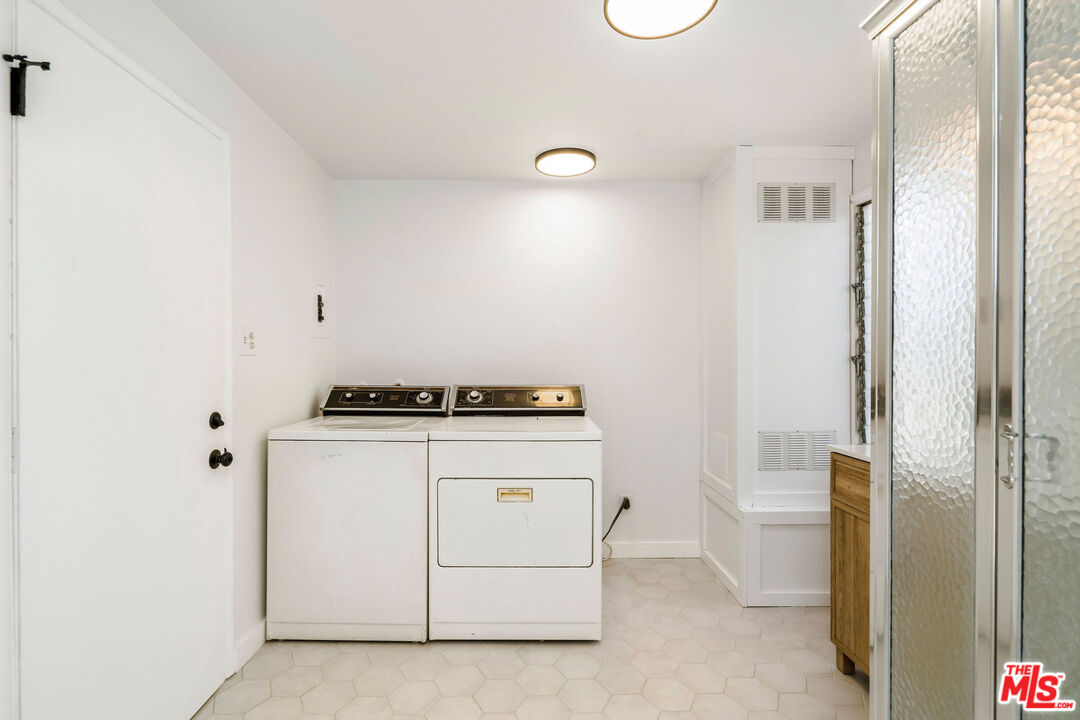 1215 North Avon Street Burbank, CA 91505 - Photo 27 of 37 a utility room with dryer and washer