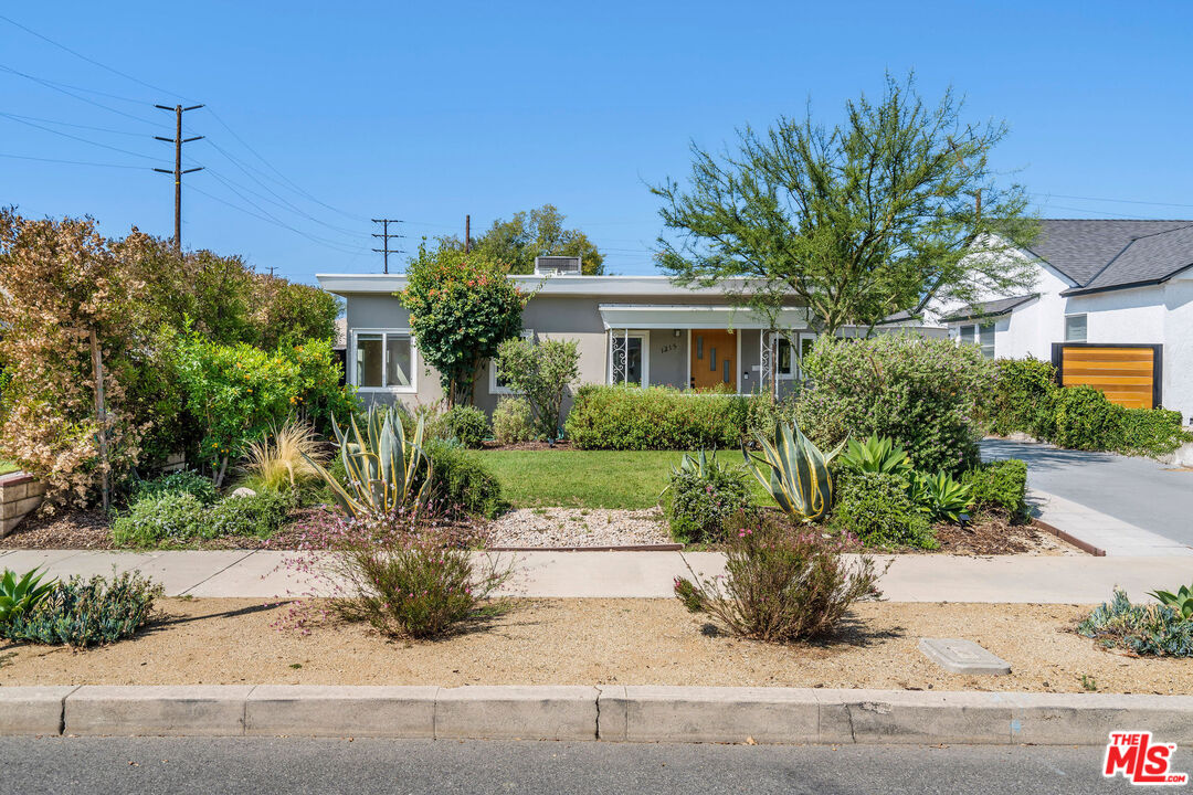 1215 North Avon Street Burbank, CA 91505 - Photo 3 of 37 a house view with a outdoor space