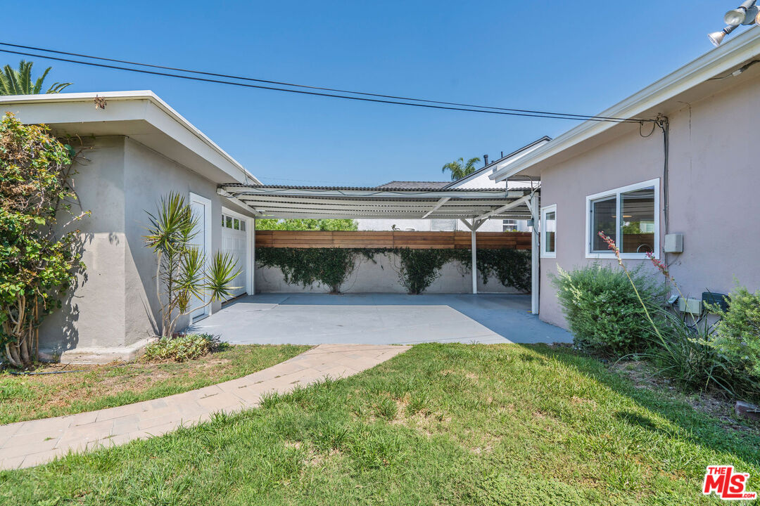 1215 North Avon Street Burbank, CA 91505 - Photo 35 of 37 a front view of a house with garden