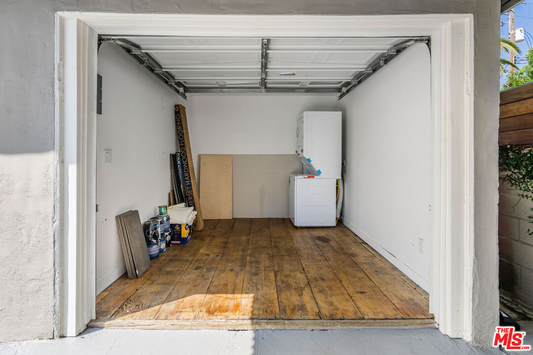 1215 North Avon Street Burbank, CA 91505 - Photo 37 of 37 a view of a storage & utility room