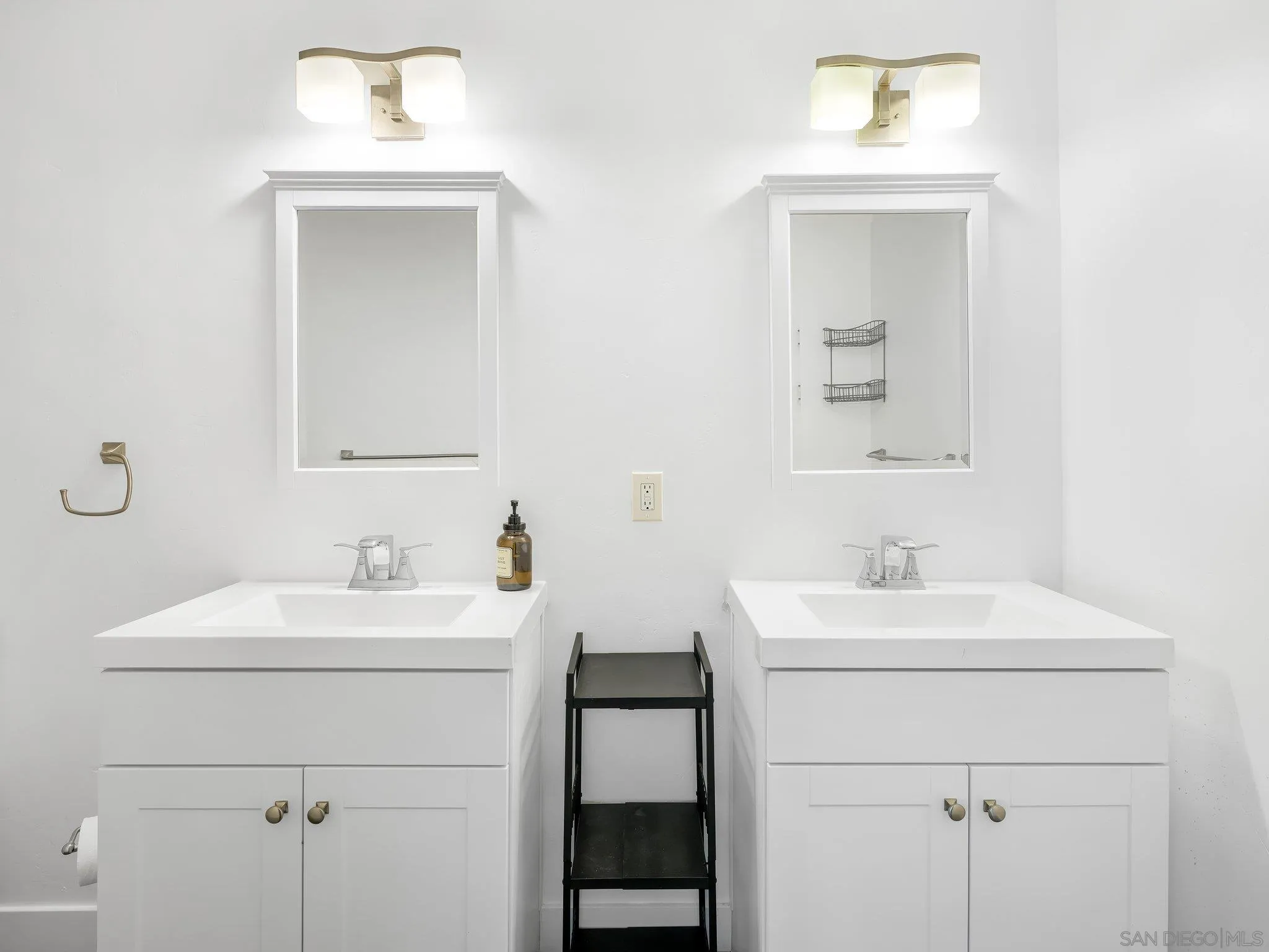 14813 Morningside Drive Poway, CA 92064 - Photo 29 of 37 a bathroom with a sink toilet and a mirror