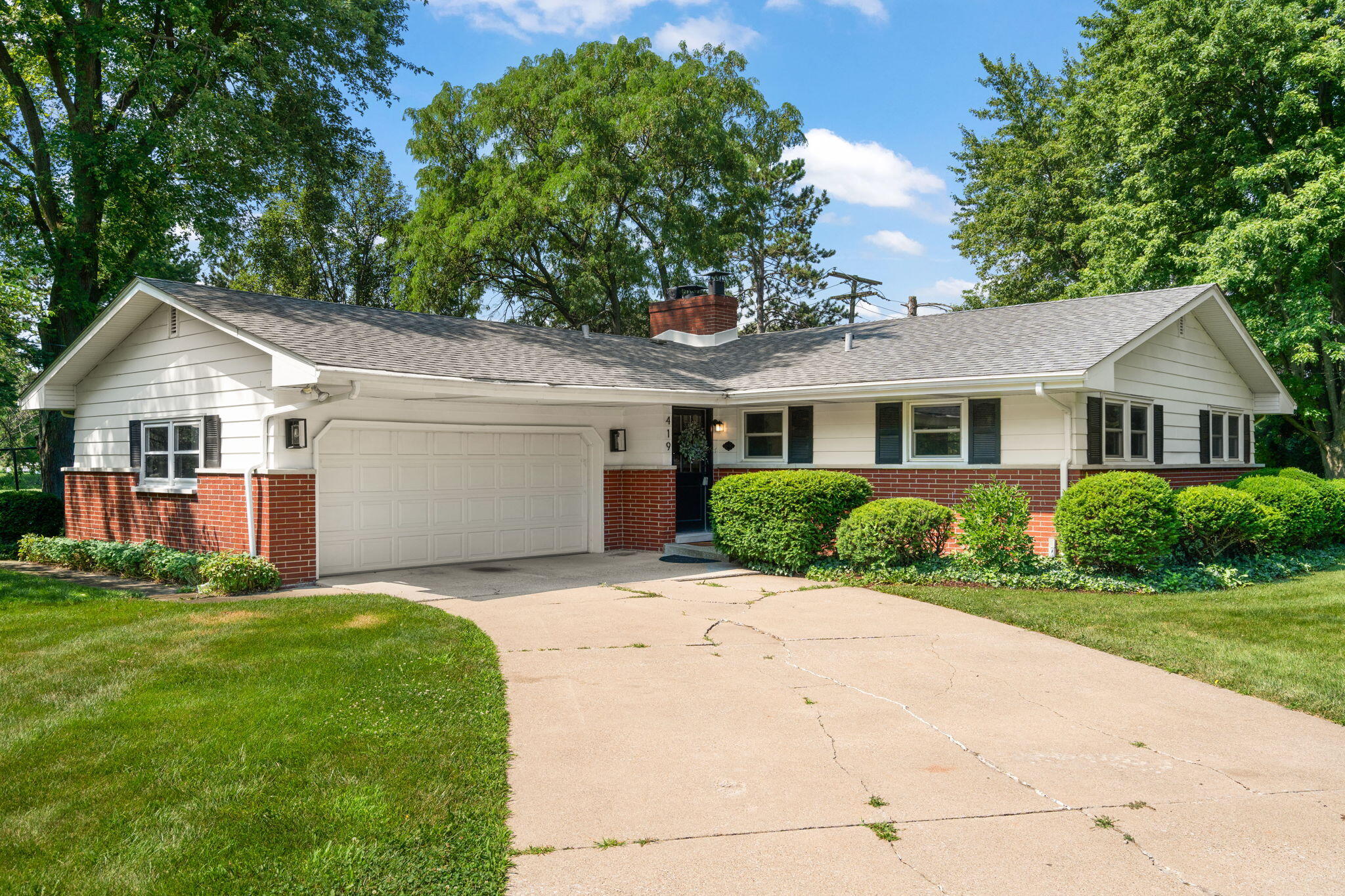 419 Hemlock Lane Crown Point, IN 46307 - Photo 1 of 34 2048x1365