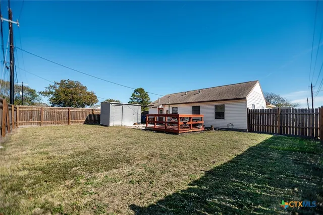 a view of a house with backyard and porch