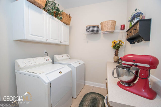 531 Grant Road Brooks, GA 30205 - Photo 30 of 96 a utility room with dryer and washer