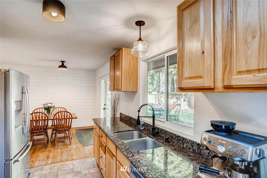 9927 232nd Street Southwest Edmonds, WA 98020 - Photo 11 of 28 Gallery Image 11