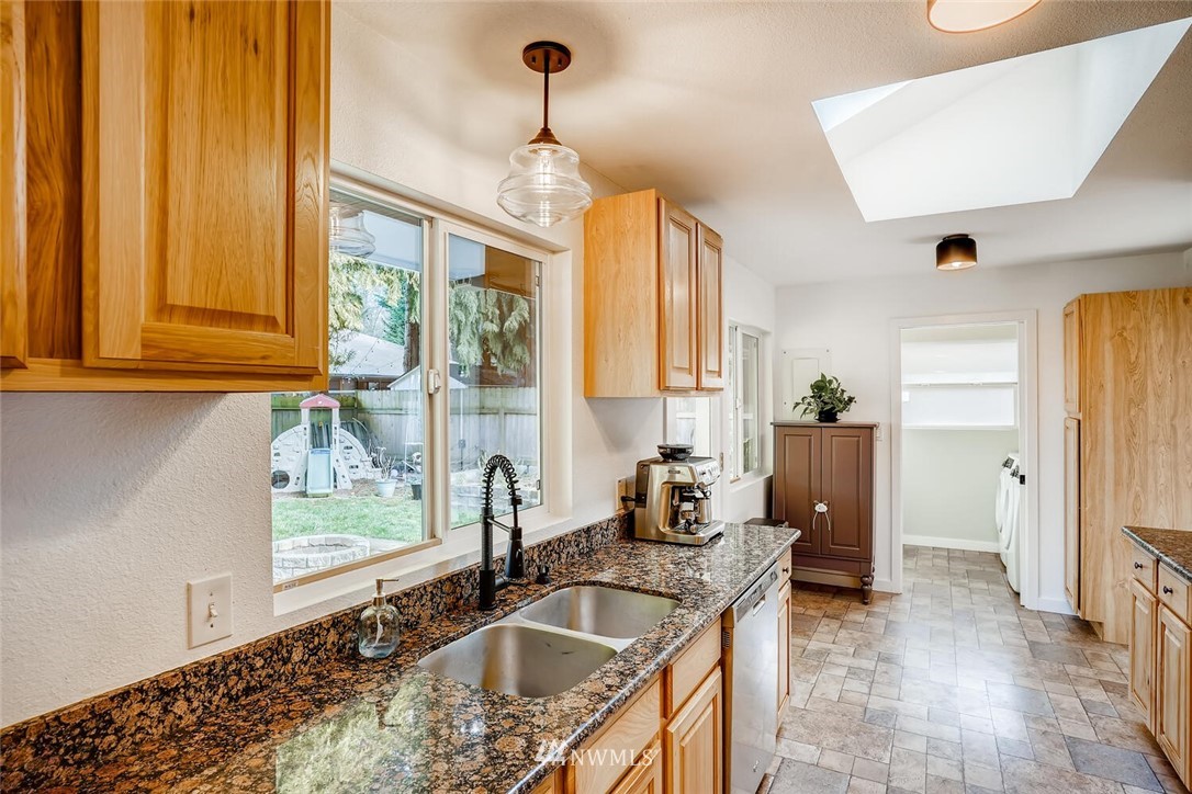 9927 232nd Street Southwest Edmonds, WA 98020 - Photo 12 of 28 Gallery Image 12